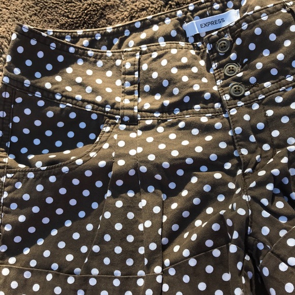 Express Shorts - Picture 4 of 4